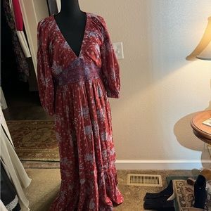 Free Peopke maxi NWT, size large. Fully line.